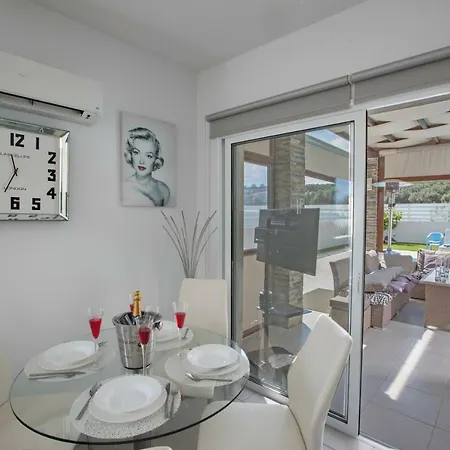 Anemoni 8 بروتاراس