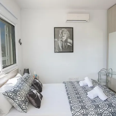 فيلة Anemoni 8 بروتاراس